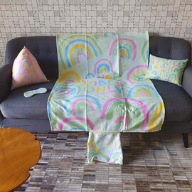 20% OFF -COMBO FIACOSO NUEVO! MANTA CON SOBRE + ALMOHADON + ALMOHADA + ANTIFAZ - ARCO IRIS